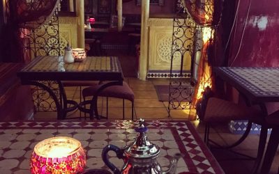 Probando el Te  en una Tetería de Granada