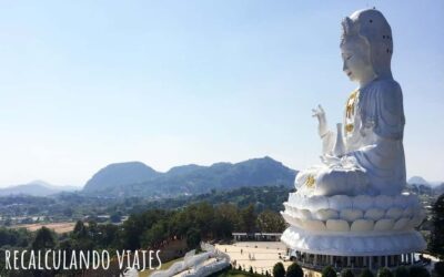Big Buda de Chiang Rai (Wat Huay Pla Kang): Guía 2026 — Horarios, Cómo Llegar y Qué Ver