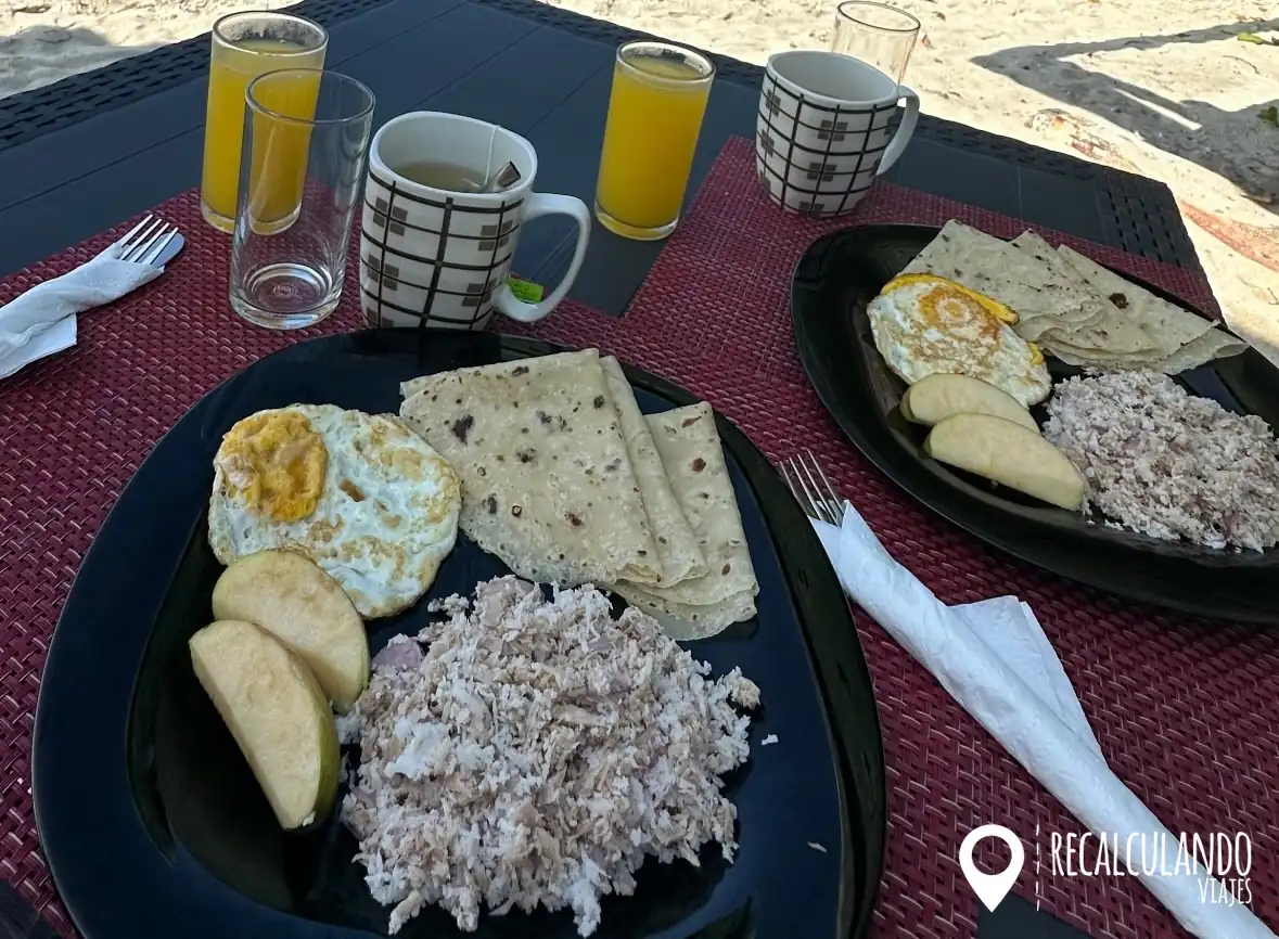 que comer en omadhoo desayuno