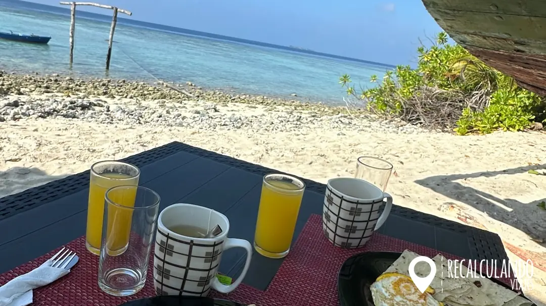 que ver en omadhoo desayuno