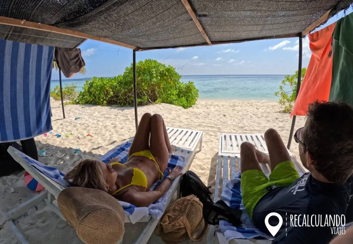 que ver en omadhoo playa bikini