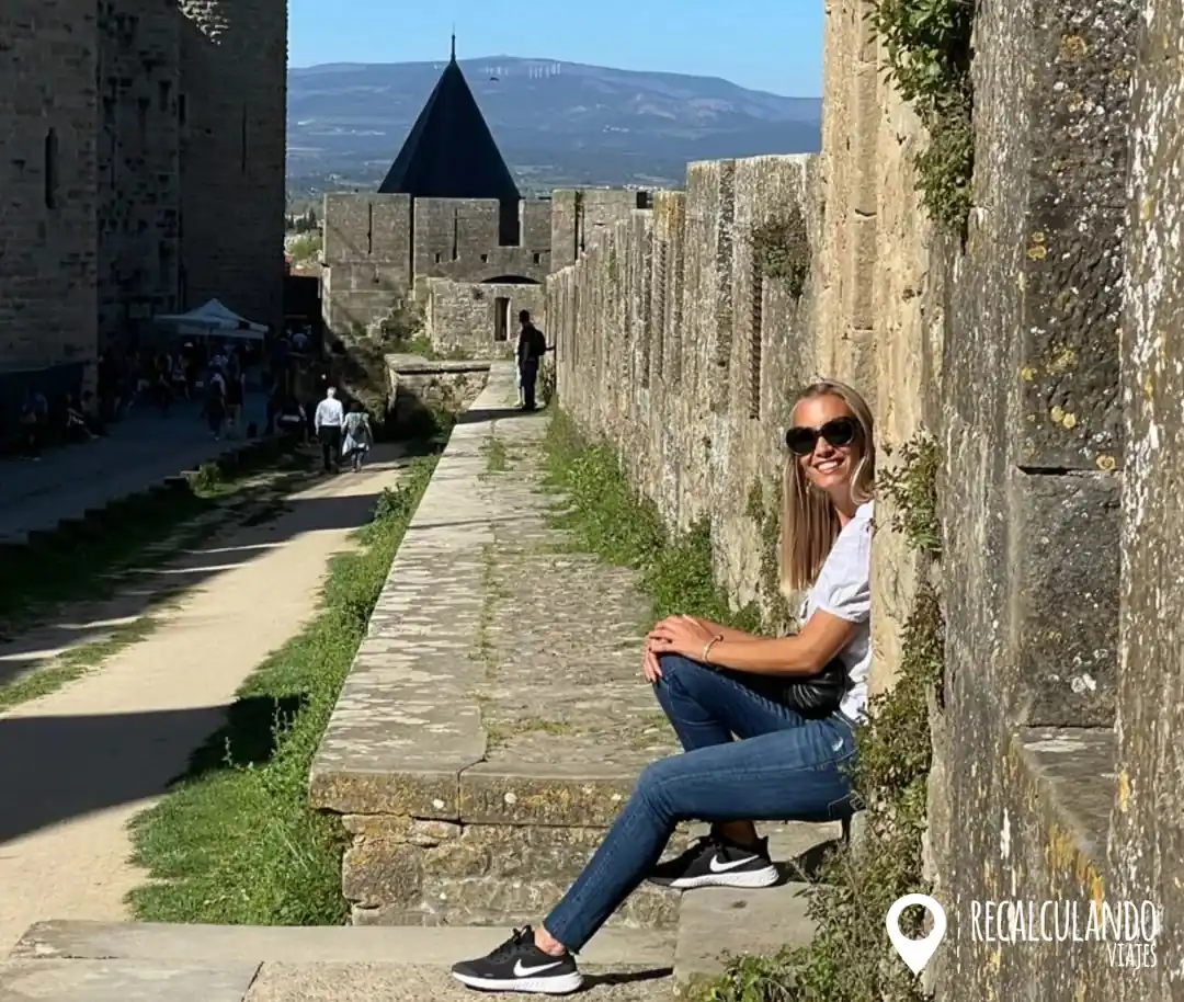 que ver en carcassonne - caminar por murallas