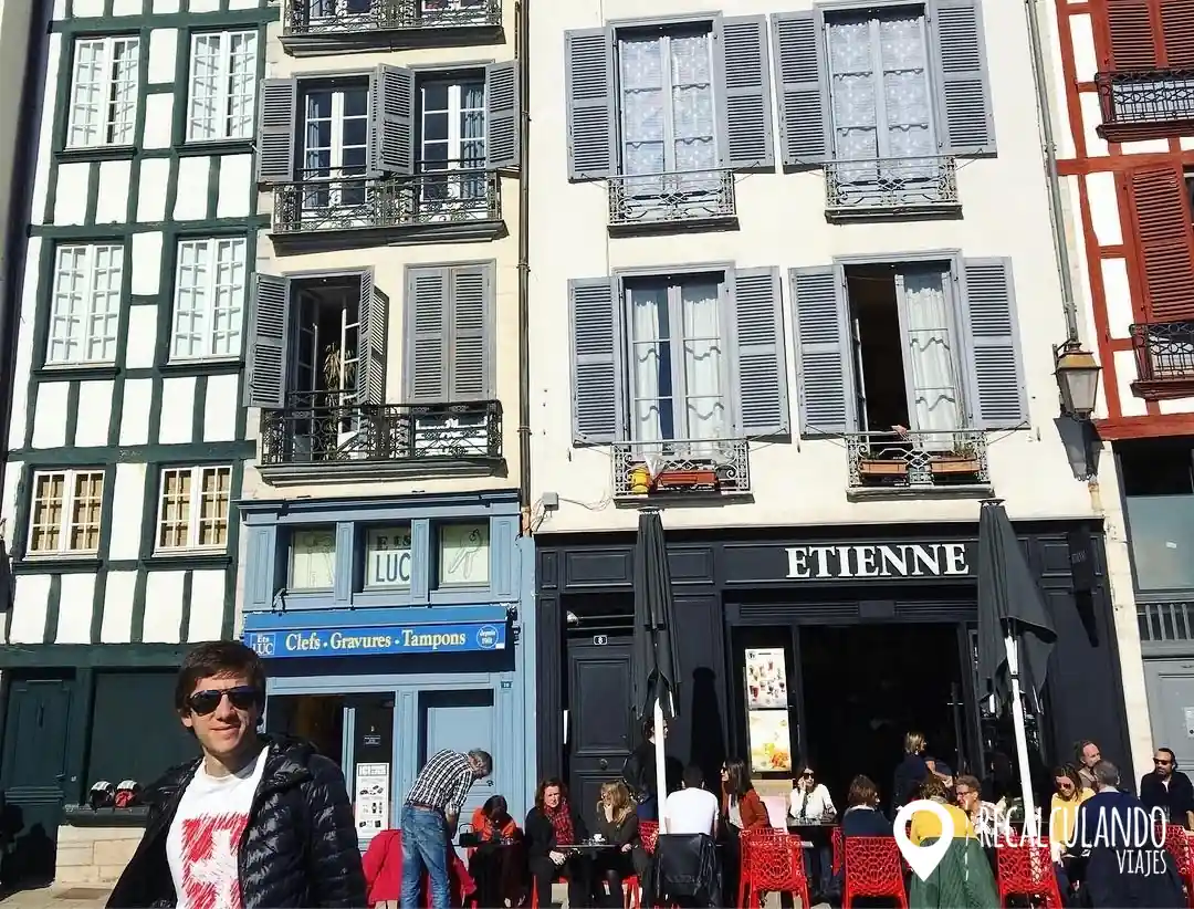 que ver bayona casitas de colores