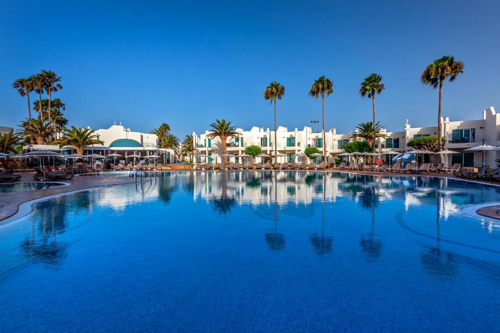 Dónde Alojarse en Fuerteventura hotel barcelo corralejo sands Dónde Alojarse en Fuerteventura hotel barcelo corralejo sands