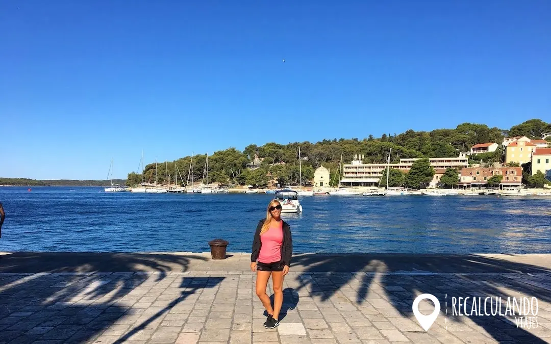 que ver en hvar riva
