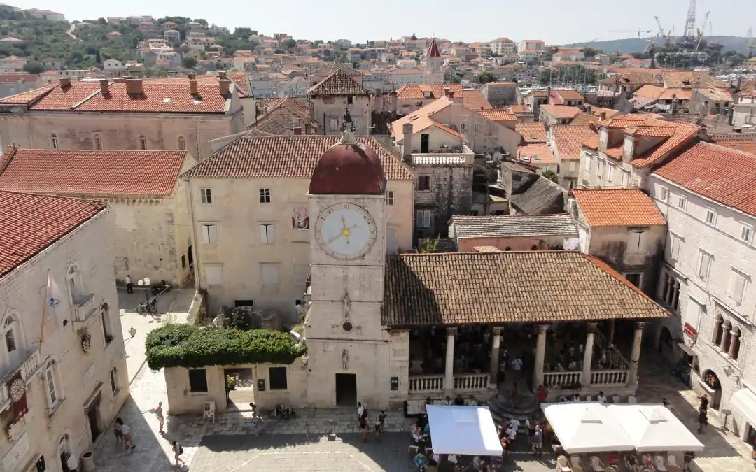 que ver en trogir plaza juan pablo