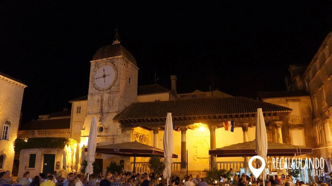 que ver en trogir plaza