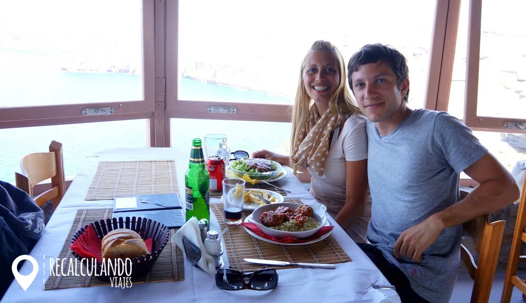 comer en santorini vistas