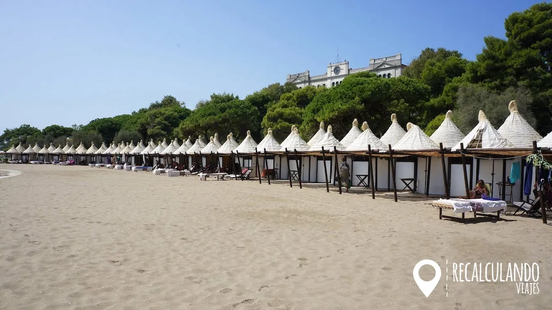 playa en el lido hotel excelsior