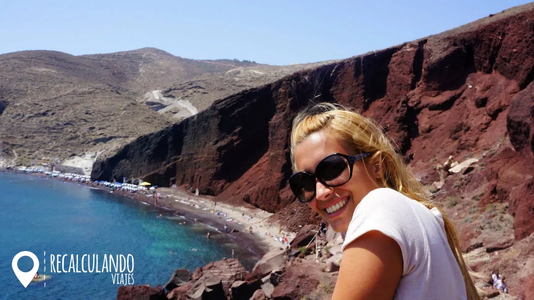 que ver en santorini playa roja