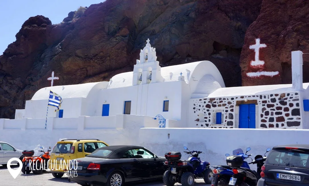 red beach iglesia