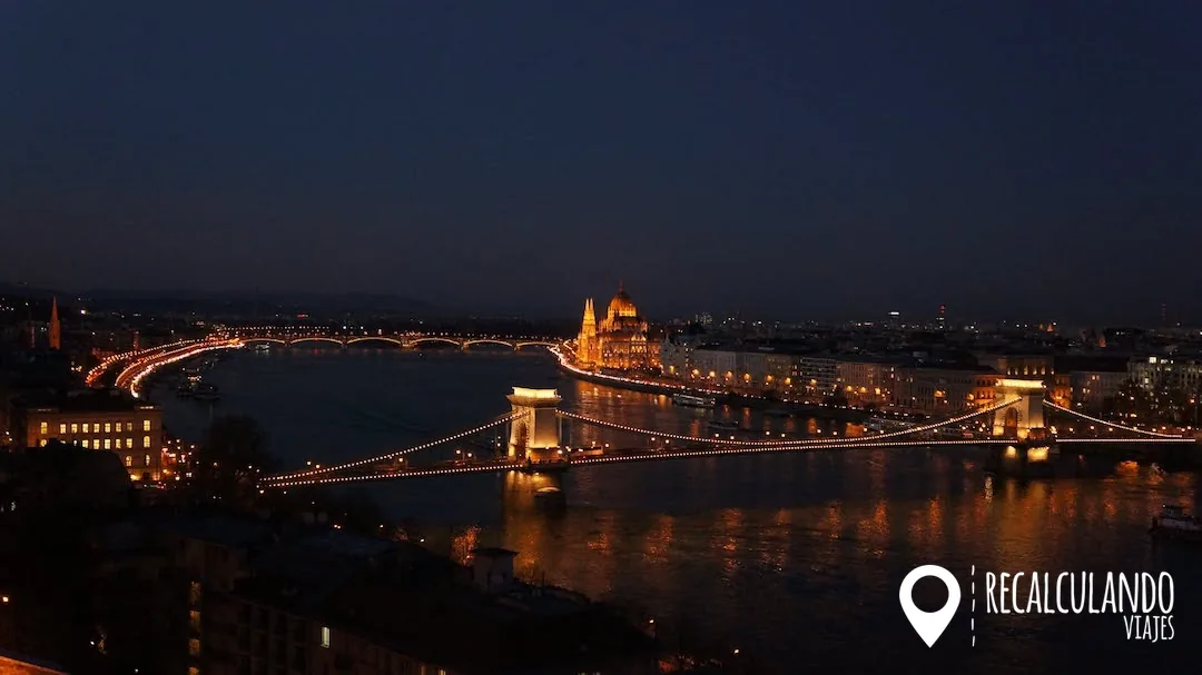 que ver en budapest de noche