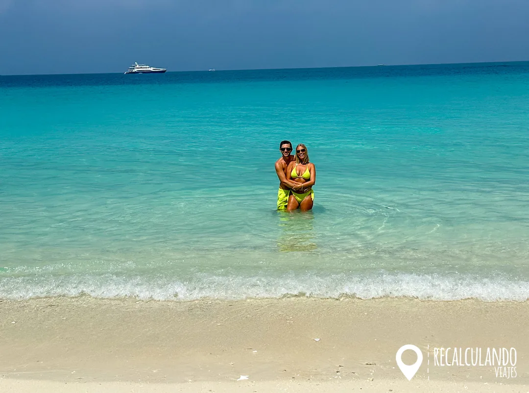 que ver en dhigurah bikini beach