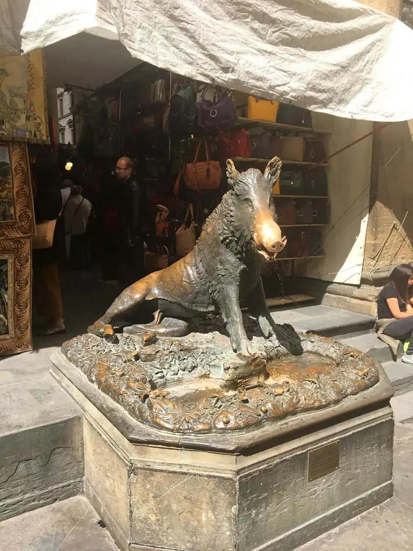 fontana del porcellino en el mercato nuovo
