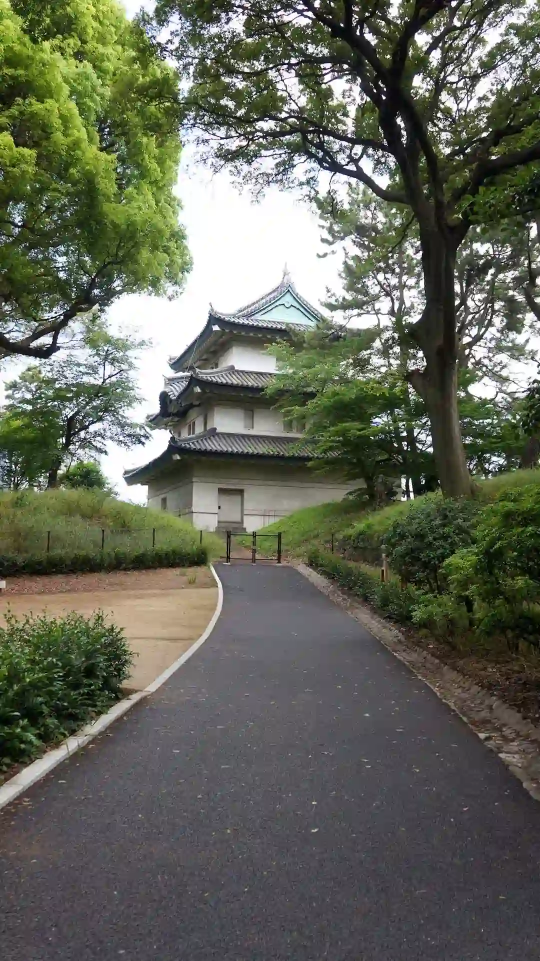east gardens of the imperial palace in tokyo
