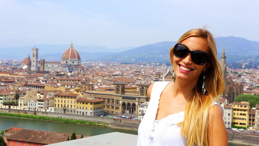 nanu en el piazzale michelangelo con vistas al duomo