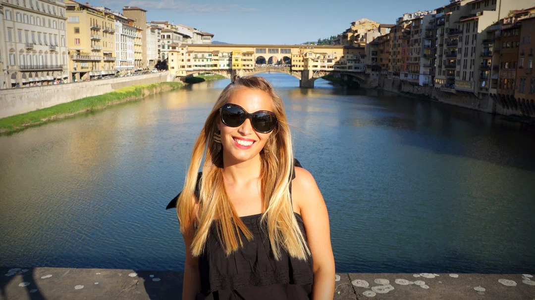 nanu frente al ponte vecchio en florencia