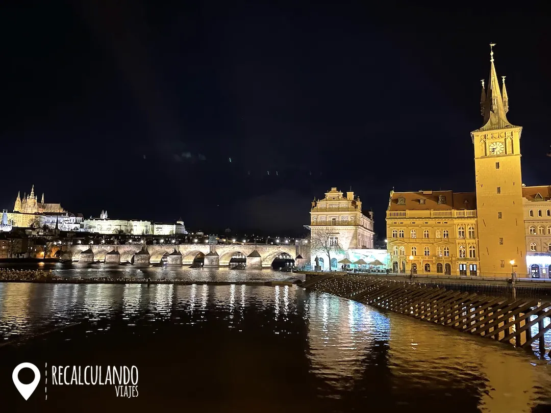 praga de noche navidad