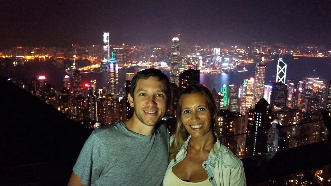 nanu and facu on victoria peak at night