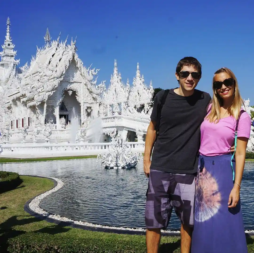 nanu y facu en el templo blanco de chiang rai